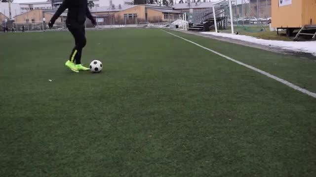 آموزش حرکت دیدنی در فوتبال