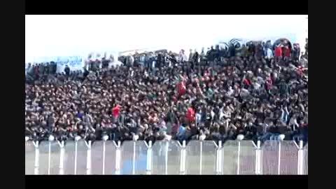 تشویق هواداران نساجی در دیدار با استقلال اهواز