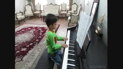 نواختن سلطان قلبها با پیانو توسط پسر بچه 4 ساله!!!!!