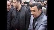 گریه ی احمدی نژاد در وداع با شهدای گمنام