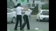 دعوای دو پلیس زن وسط چهار راه