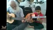 چه گیتاری میزنه بچه با پدر بزرگش و چه صدایی داره