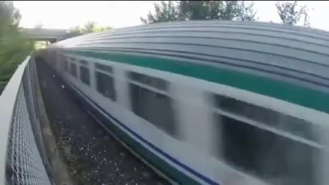 خوابیدن روی ریل قطار :-D   !