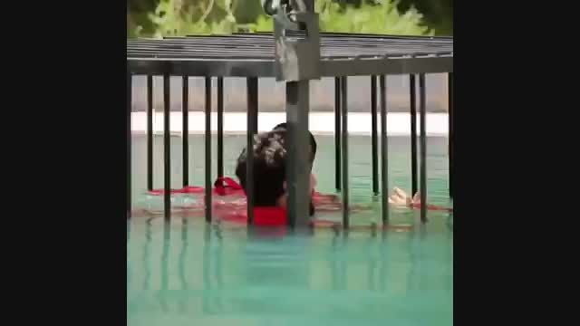 غرق کردن اسیران در قفس توسط داعش