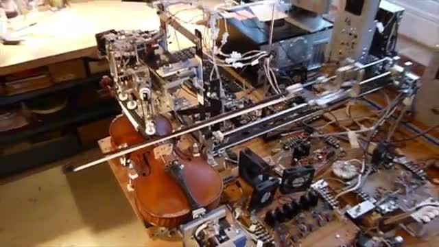 رباتی که قادر به نواختن ویولون می باشد