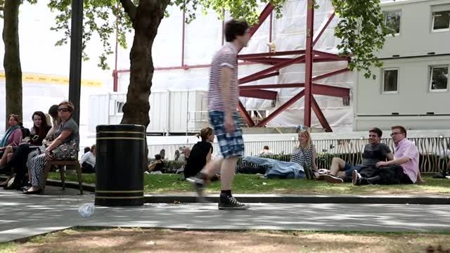 بیلبوردهای تعاملی از ریختن زباله در خیابان های لندن جلو