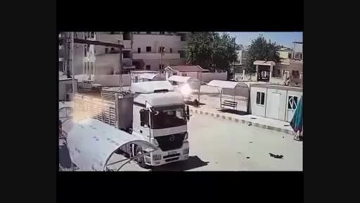لحظه ورود خودروی بمبگذاری شده از ترکیه به سوریه