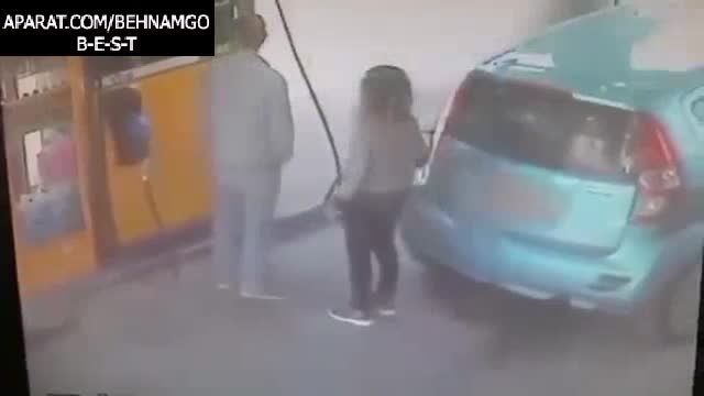 عاقبت عصبانی کردن دختر در پمپ بنزین..!