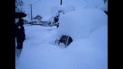دفن شدن ماشین زیر برف