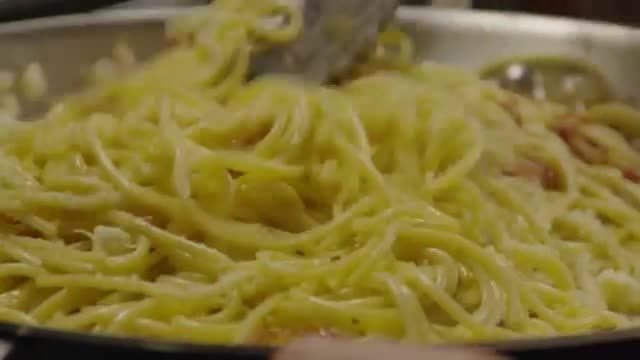 How to Make Spaghetti Carbonara