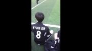 فوتبال بازی كردن هیون جون