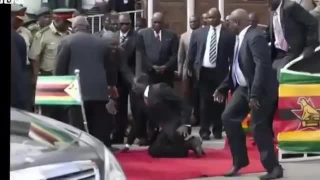 افتادن رئیس جمهور زیمباوه