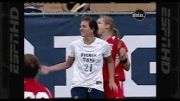 صحنه ای دیدنی از فوتبال زنان !