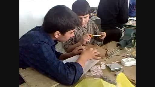 ساخت مدار الکترونیکی در راهنمایی شهید صدوقی یزد
