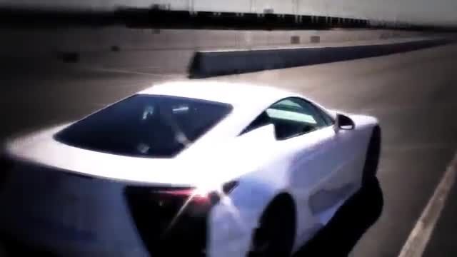 Drag Race: Lexus LFA vs Nissan GT-R