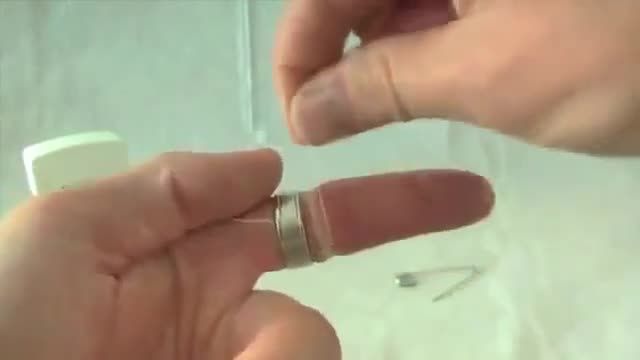 بهترین روش برای درآوردن انگشتری که توی دست گیر کرده