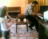 دو نوازی  پیانو و فلوت رکوردر(ارام صبا راد و مانیای عزیز)