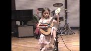 تکنوازی گیتار دختر 6 ساله