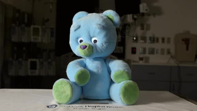 خرس روبات همبازی بچه های بیمار