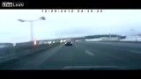 تصادف هواپیما با خودرو در روسیه