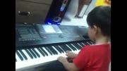 دانیال 3 ساله  - علاقمند به نوازندگی کیبورد