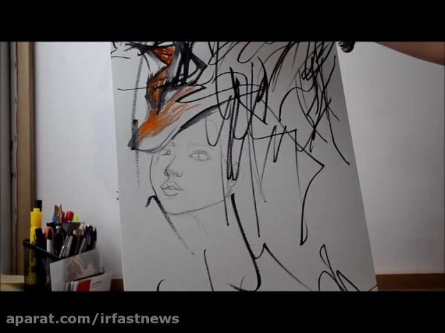 مادری که خط خطی های دخترش را تبدیل به نقاشی میکند