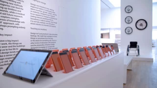 لومیا 640xl و سرفس در موزه طراحی لندن