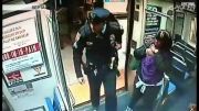 زایمان در مترو؛ افسران پلیس ماما شدند‬