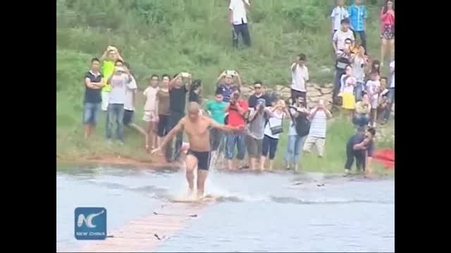 شکست رکورد 125 متر راه رفتن روی آب توسط شائولین