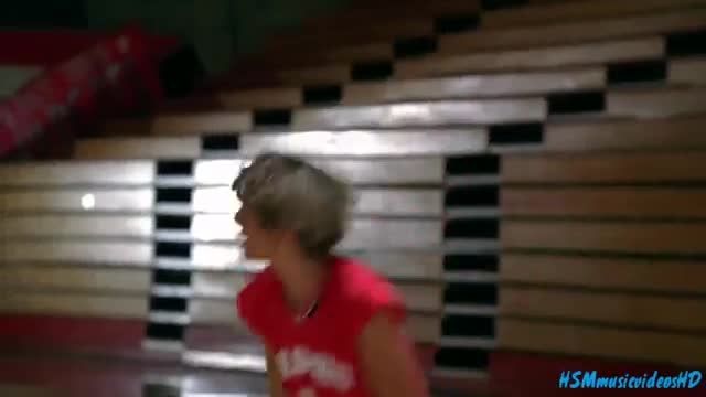 High School Musical - Get&#039;cha Head In The Game