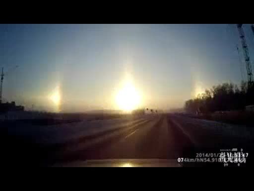 ظاهر شدن سه خورشید در آسمان روسیه!!!