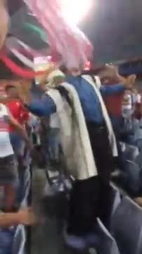رقص یک لر در استادیوم