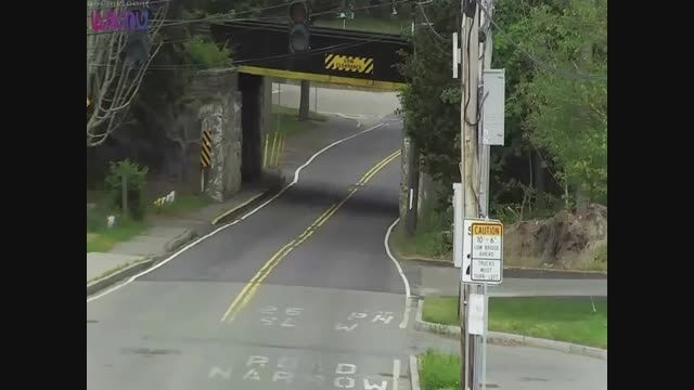 راننده کامیون پل را ندید_تصادف برخورد+فیلم ویدیو کلیپ