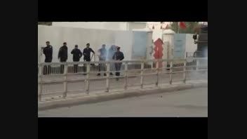 شجاعت بانوی بحرینی در مقابل تیراندازی مزدوران آل خلیفه