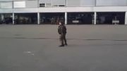 رقص مایکل جکسونی یک سرباز