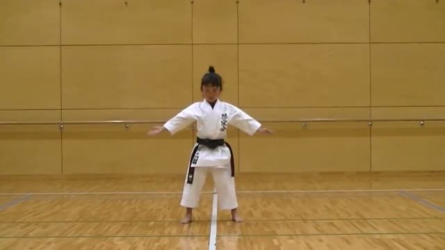دختر هفت ساله، استاد کاراته