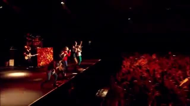 One Direction - What Makes You Beautiful Live