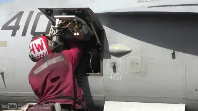 برداشتن موشک لود شده  اف 18  بر روی ناو هواپیمابر