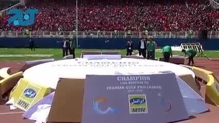 استادیوم فوتبال تبریز مملو از تراکتوریها در بازی با نفت