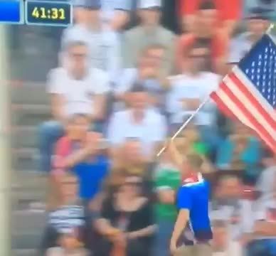 ورود جیمی جامپ در بازی آلمان - آمریکا