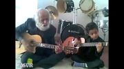 صدای زیبای علی علوی و نوه 6 ساله اش(ایول داره)