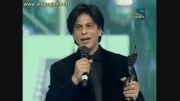شاهرخ خان هنگام دریافت جایزه فیلم فیر برای chakde india