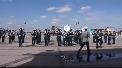 اجرای جالب و دیدنی ارکستر نظامی قزاقستان - آهنگ PSY