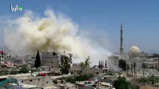 حمله هلیکوپتر های سوری با بمب های بشکه ای به داعشی ها