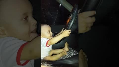 رانندگی کودک 16 ماهه