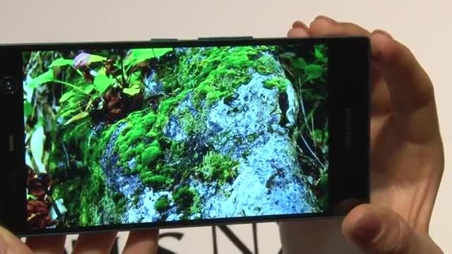 فوجیتسو اولین گوشی هوشمند مجهز به اسکنر عنبیه 2