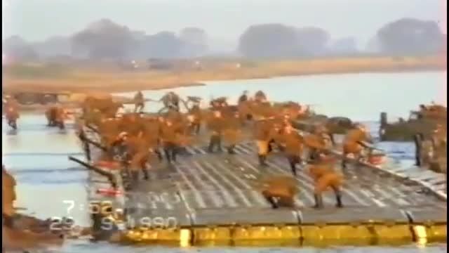تمرین نظامی برای عبور از رودخانه در دهه 90
