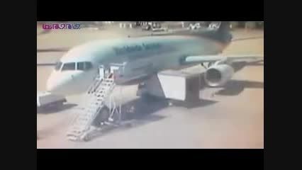 تصادف کامیون با هواپیما -