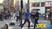 واکنش مردم به کتک خوردن یک بچه در خیابان  ( ock tv)