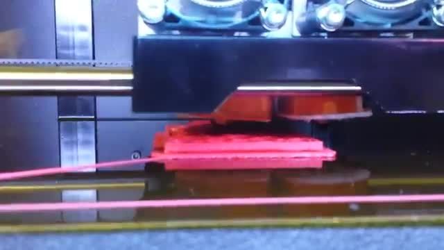 طرز کار پرینتر سه بعدی replicator 2x makerbot